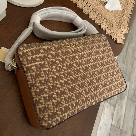 New Mk jet set large EW crossbody ♥️ - Picture 2 of 8